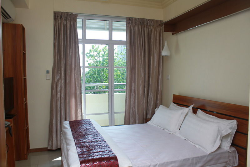Surfview Raalhugandu Hotel Male Exterior photo