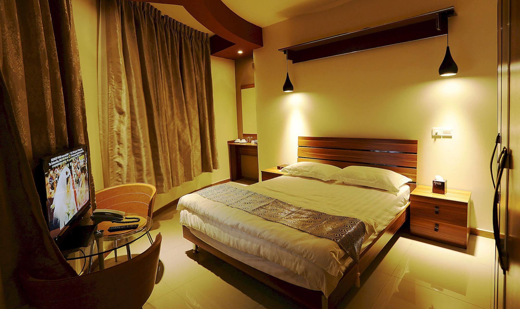 Surfview Raalhugandu Hotel Male Exterior photo